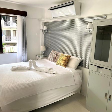 Stunning 2Br Apt, 65 Sq M Netflix At Rosewood Pointe Residences Near Bgc Manila Kültér fotó