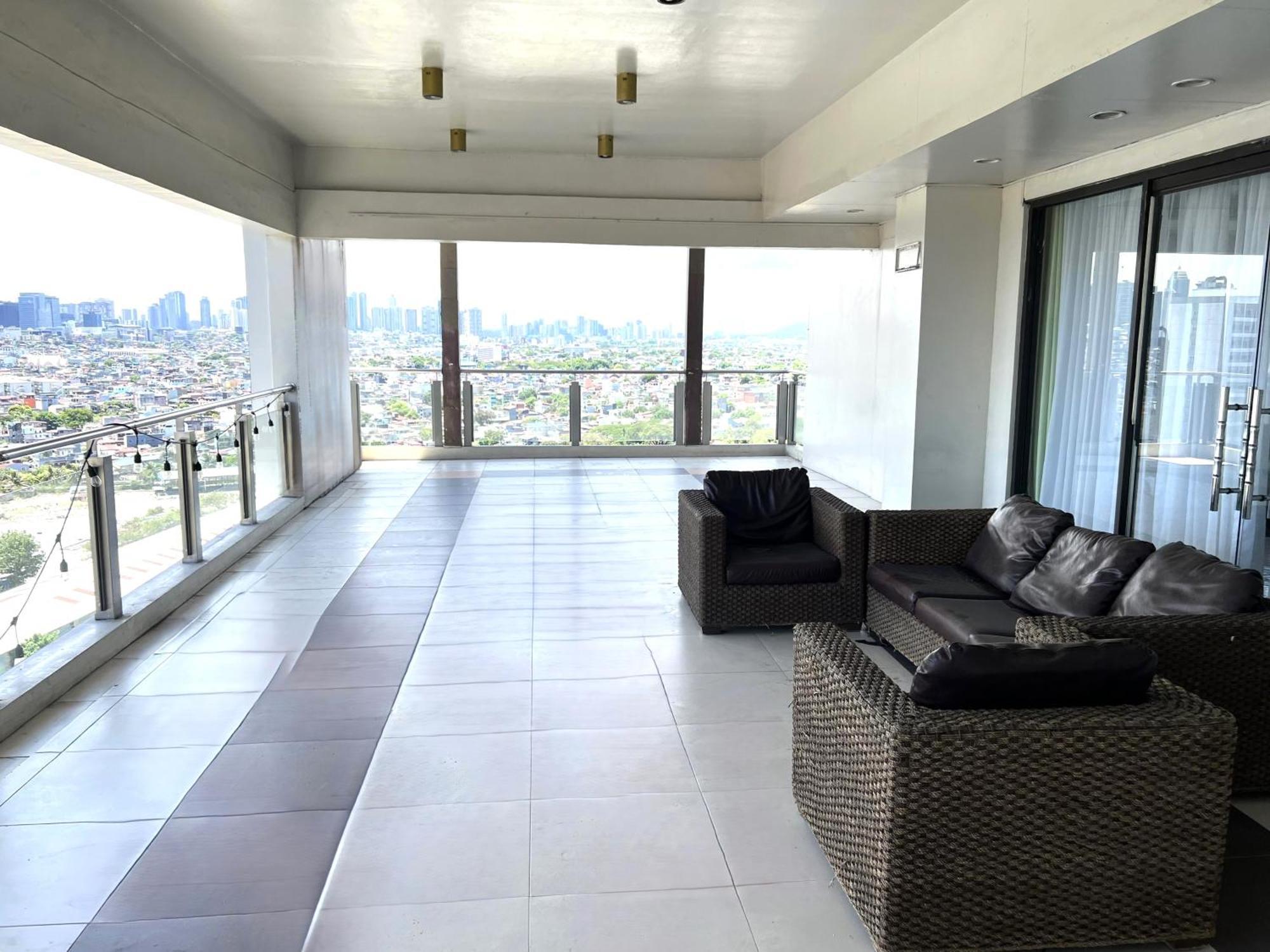 Stunning 2Br Apt, 65 Sq M Netflix At Rosewood Pointe Residences Near Bgc Manila Kültér fotó