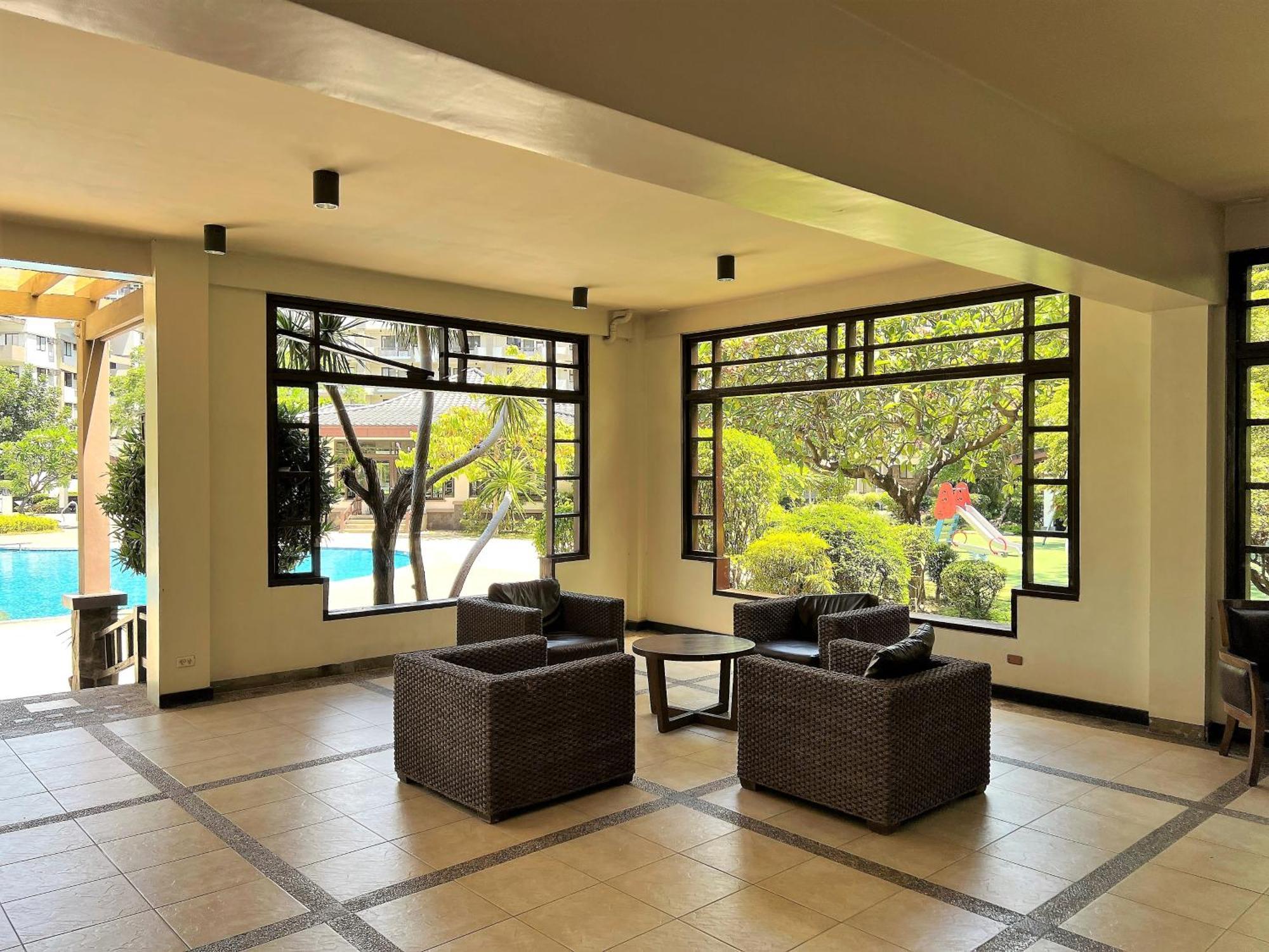 Stunning 2Br Apt, 65 Sq M Netflix At Rosewood Pointe Residences Near Bgc Manila Kültér fotó