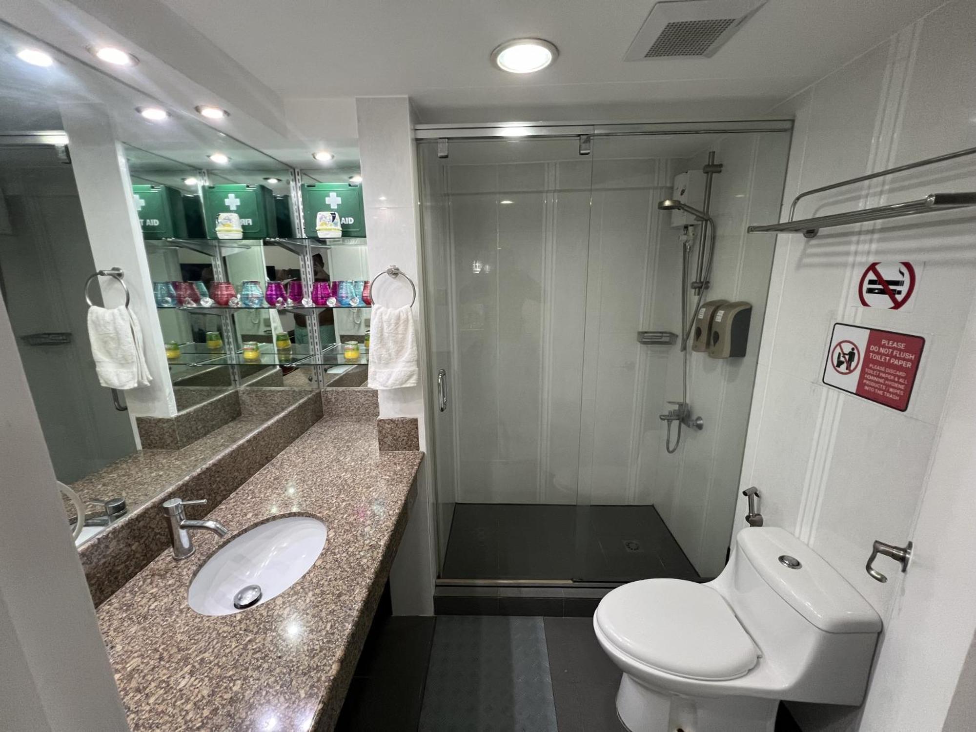 Stunning 2Br Apt, 65 Sq M Netflix At Rosewood Pointe Residences Near Bgc Manila Kültér fotó