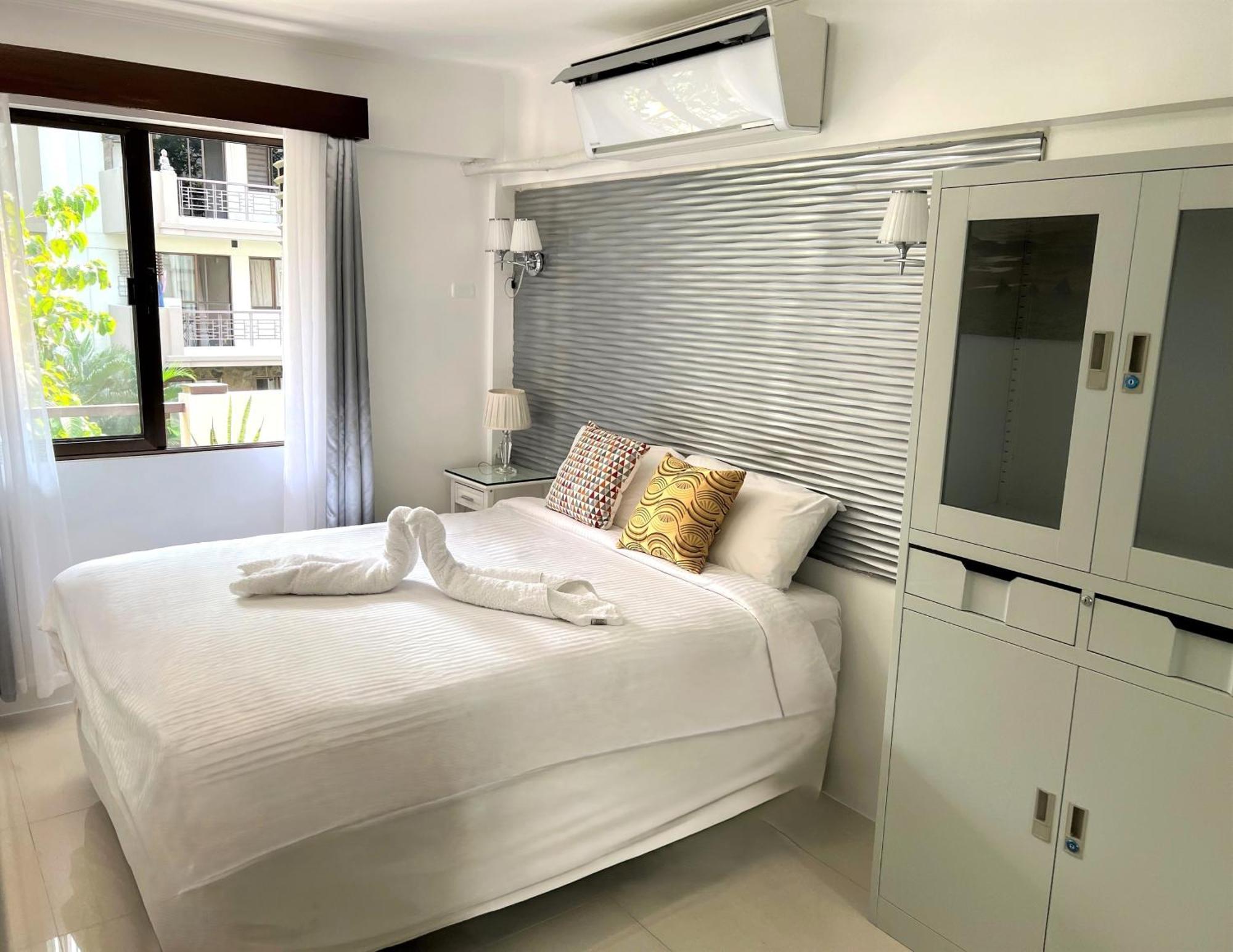 Stunning 2Br Apt, 65 Sq M Netflix At Rosewood Pointe Residences Near Bgc Manila Kültér fotó